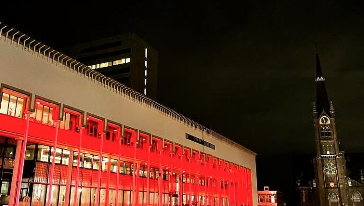 Cemil Kahramanoğlu isteği üzerine Schiedam belediyesi kırmızıya Büründü