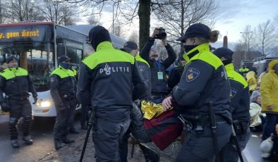 Hollanda’da İklim Aktivistlerine Polis Müdahalesi: 1579 Gözaltı