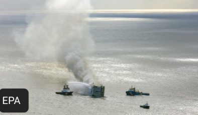 Hollanda açıklarındaki bir gemide elektrikli otomobilden çıkan yangın çevre felaketine yol açabilir